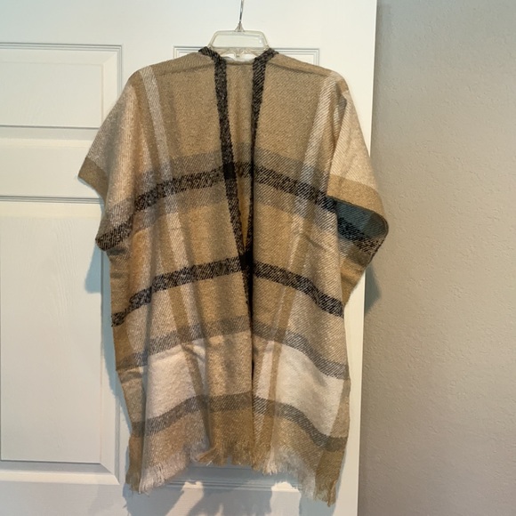LOFT Plaid Poncho - Picture 9 of 10